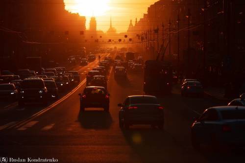 Невский проспект на закате дня