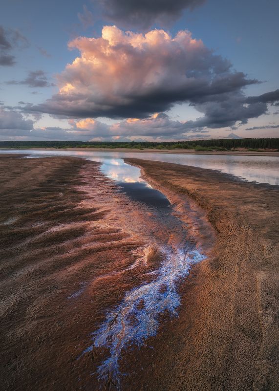 На реке фото превью