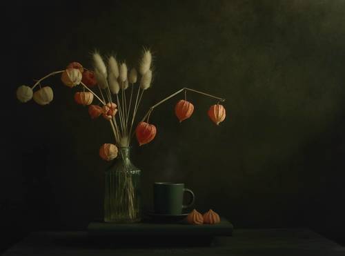 Чашка кофе и сухоцветы..