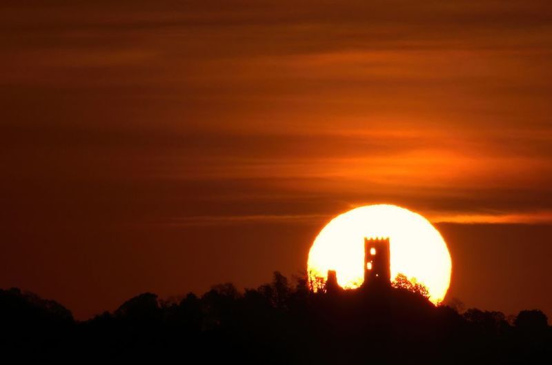 восход, восход солнца, утро, закат, вечер, солнце, замок, руины, старина, архитектура,  фото превью