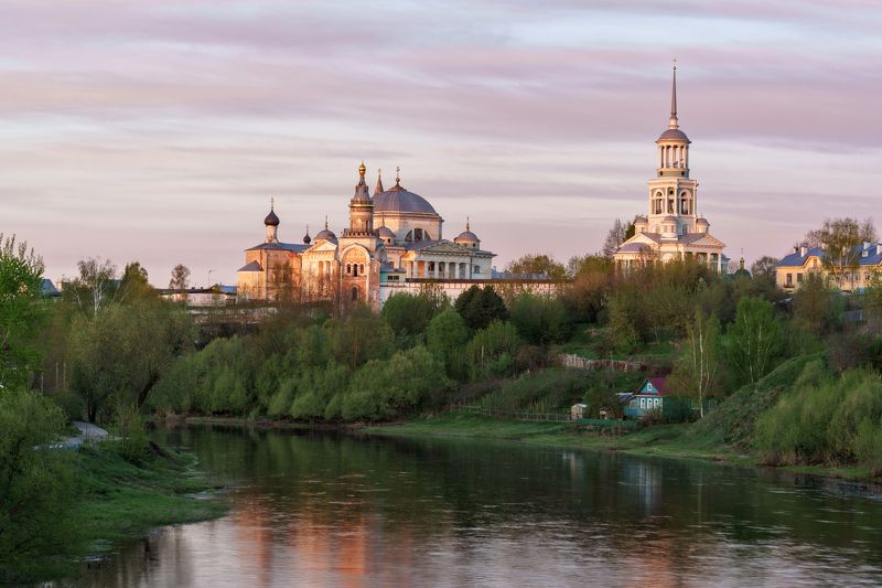 Зефирный рассвет в Торжке в мае. фото превью