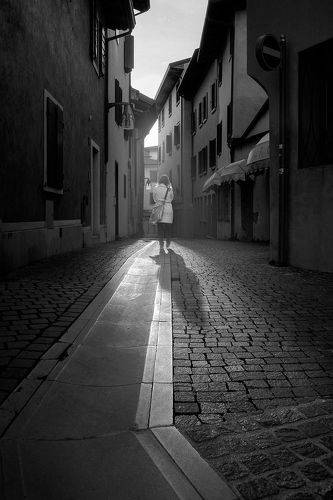 HO DECISO DI EDITARE ANCORA UNA VOLTA  QUESTA STREET PHOTOGRAPHY MA QUESTA VOLTA IN BIANO E NERO