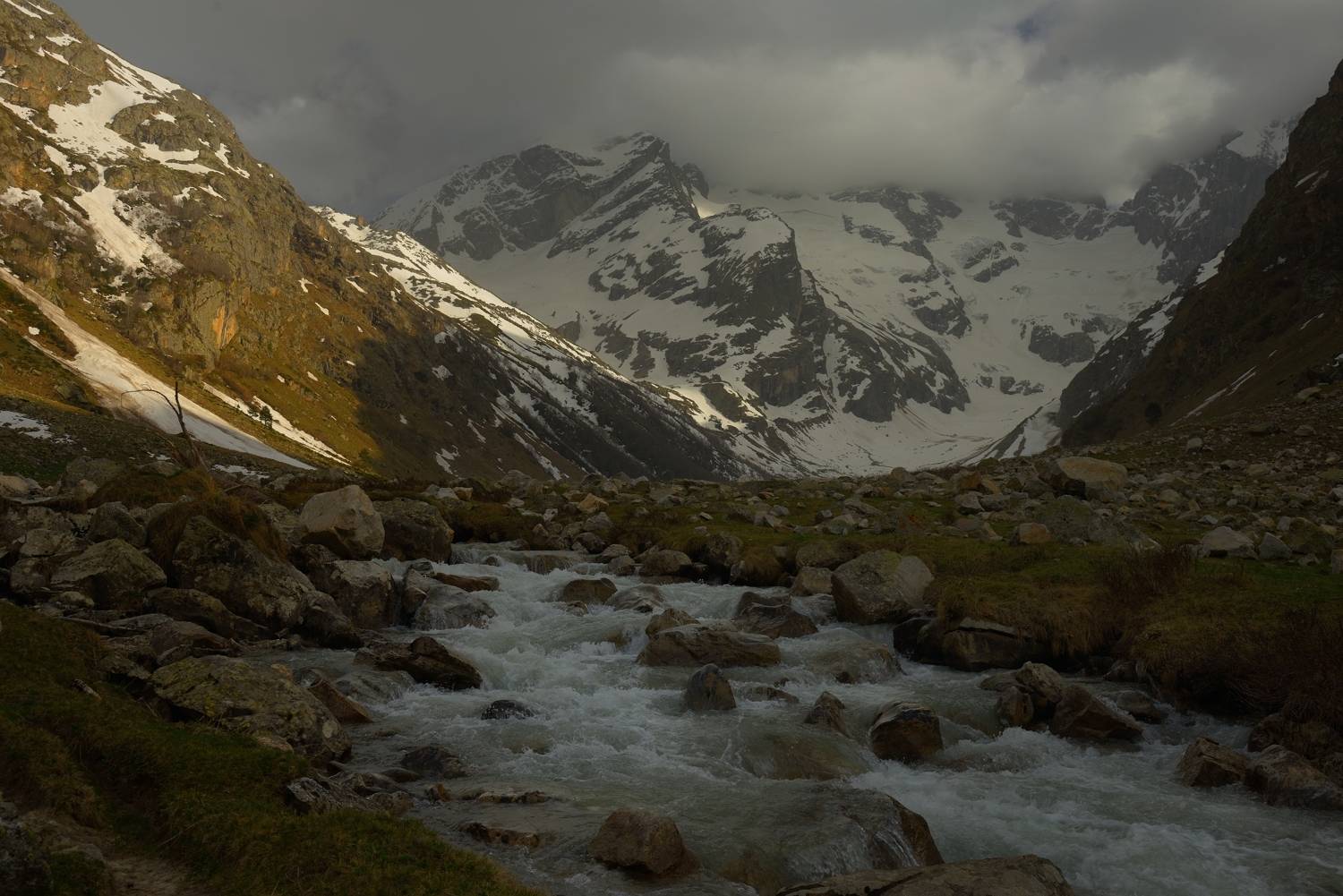 горы весна река узункол вечер, Александр Жарников