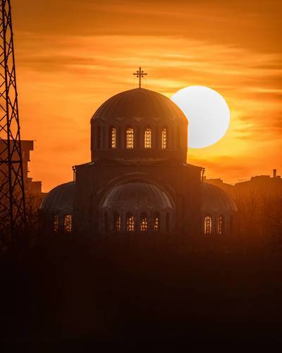 Троицкий храм на закате