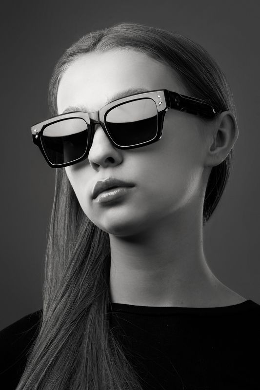 девушка, портрет, очки, чб *** фото превью