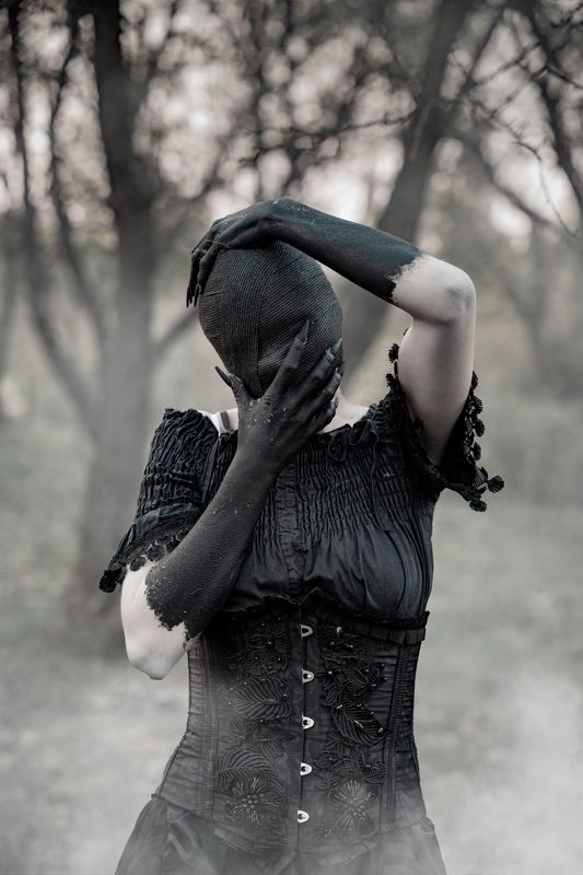 концептуальная фотография, постановочная фотография, креативная фотография, арт фото, хоррор Behind the left shoulder фото превью