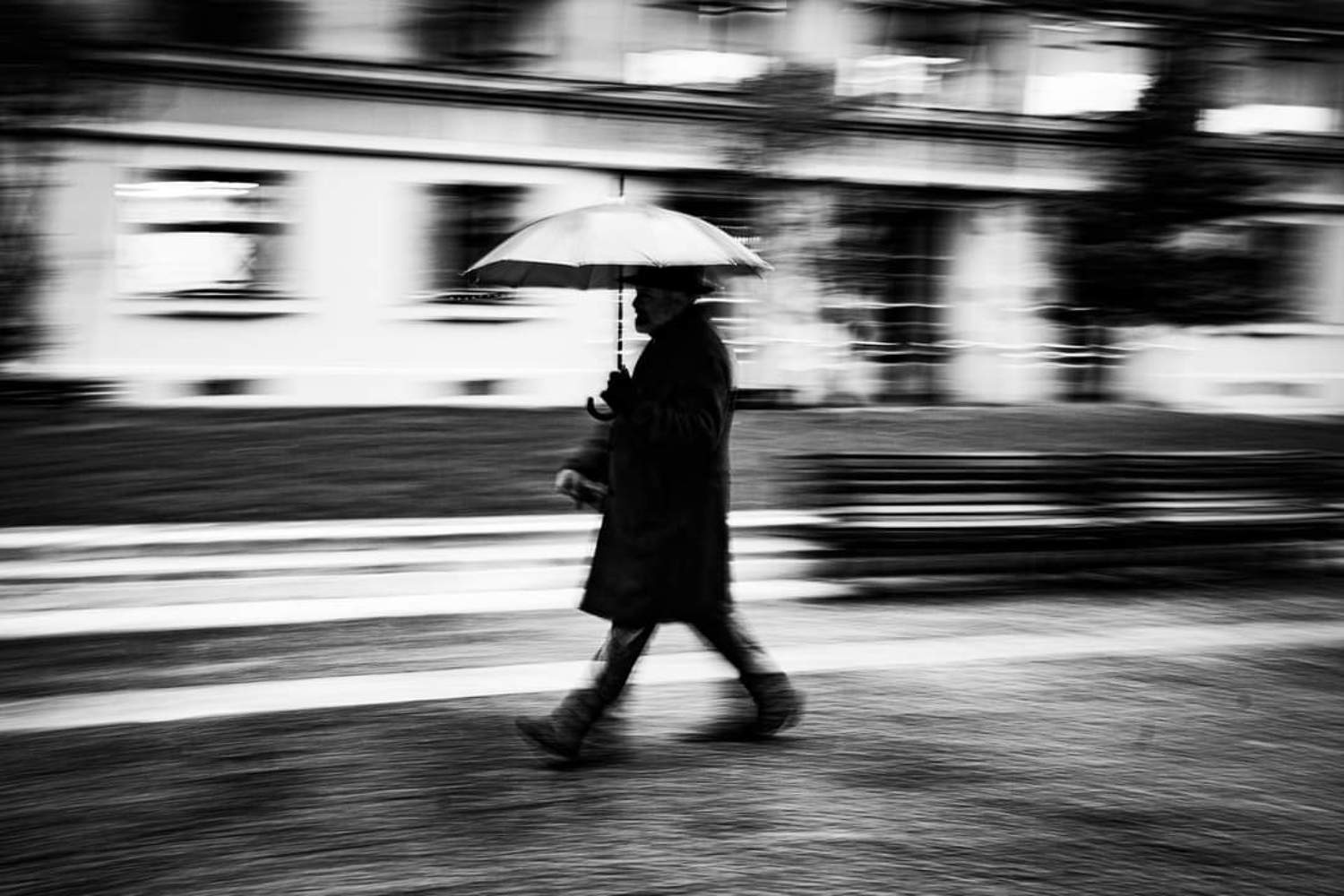 streetphotography, street, fotograf&iacute;a callejera, bastian cifuentes araya, periodista furioso, streetphoto, street photo, street photography, rain, lluvia, black and white, Cifuentes Araya Basti&aacute;n