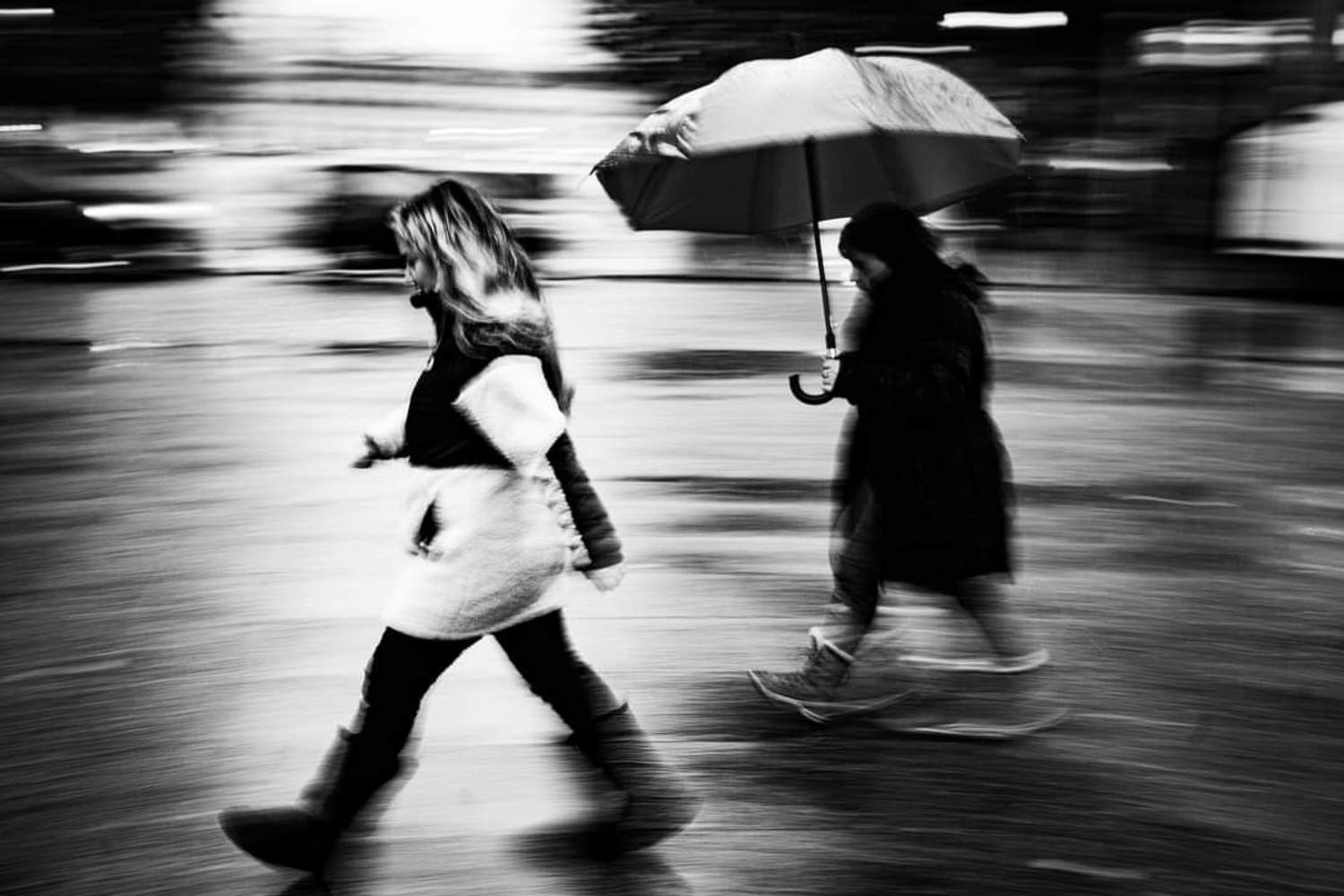 streetphotography, street, fotograf&iacute;a callejera, bastian cifuentes araya, periodista furioso, streetphoto, street photo, street photography, rain, lluvia, black and white, Cifuentes Araya Basti&aacute;n