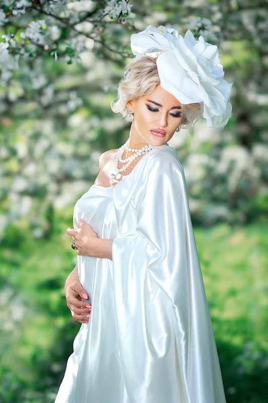 цветение, яблони, портрет, женский портрет, фотосессия, фотосессия на природе, весна, весенняя фотосессия Белая роза в саду фото превью