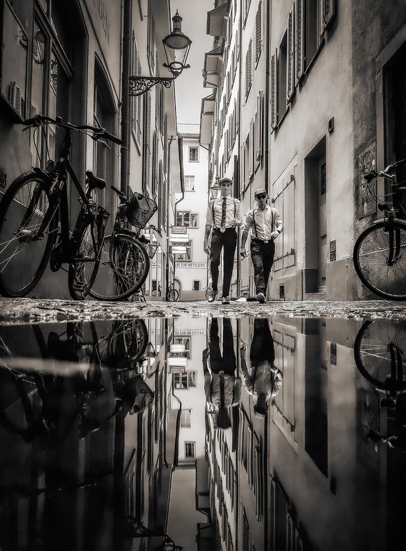 #street #reflection #man #Switzerland #travel reflection in Luzern фото превью