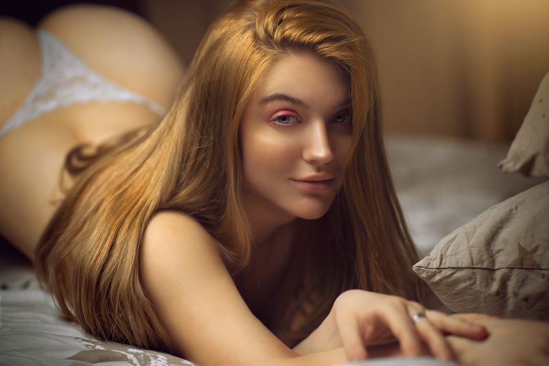 girl, model,hot, studio, portrait, black, light, young Luba фото превью