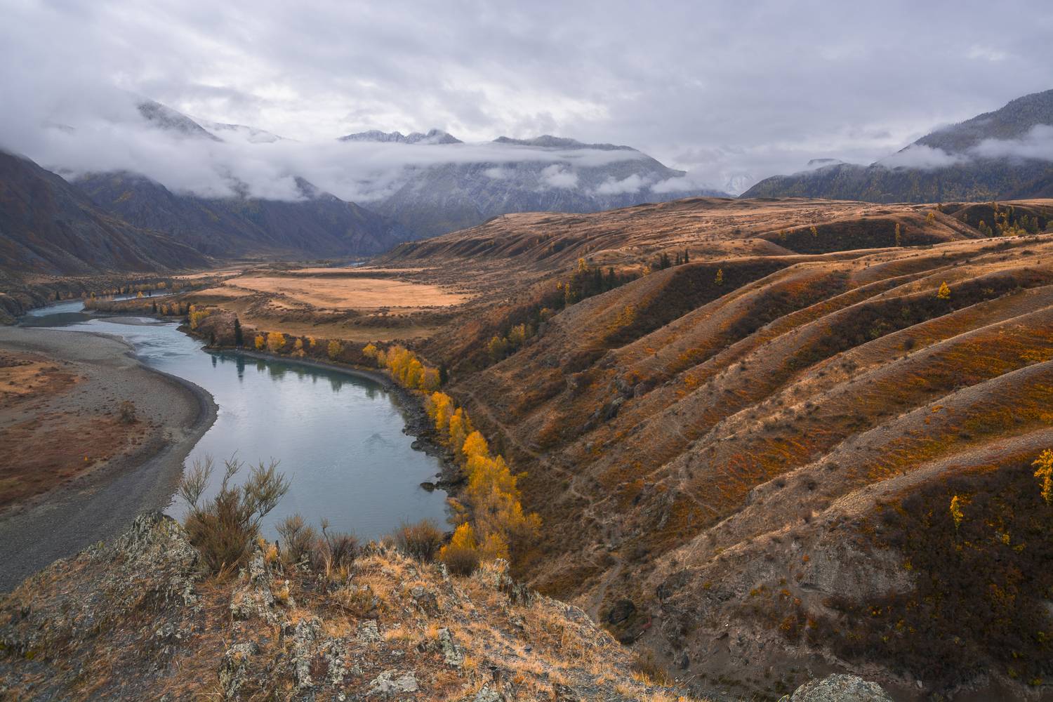 россия, горный алтай, река катунь, осень, пасмурно,туман, низкая облачность, Андрей Поляков
