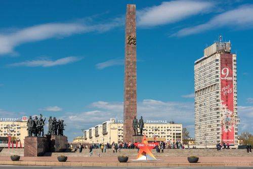 Праздничная площадь Победы. Санкт-Петербург