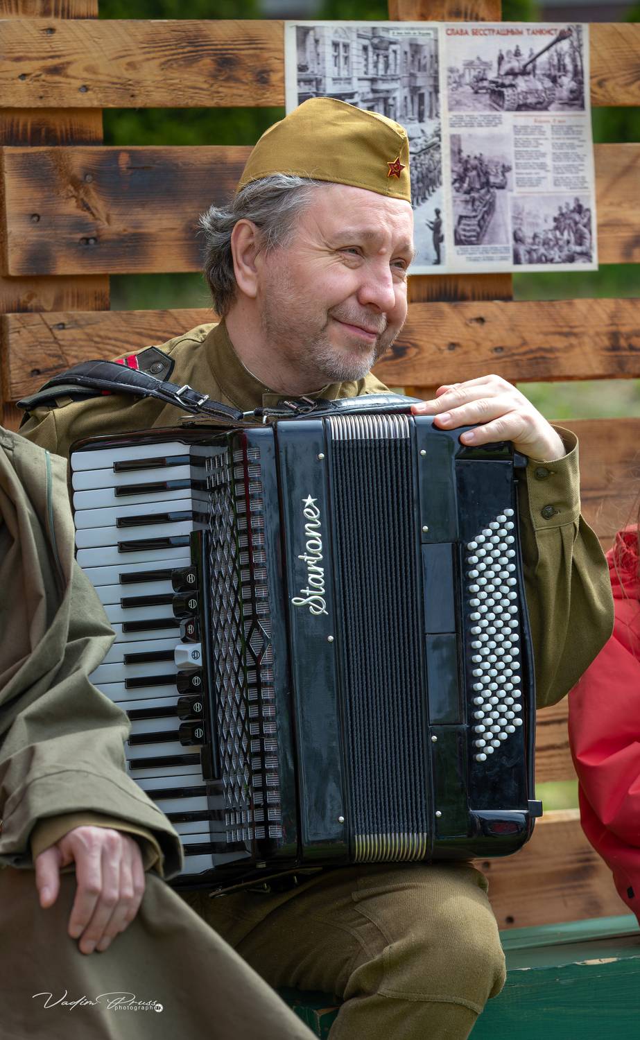 мужчина, артист, репортаж, портрет, позитив, Калининград, 9 мая, Свирин Вадим, пилотка, Россия, 2024, man, artist, reportage, portrait, positive, Kaliningrad, May 9, Vadim Svirin, cap, Russia, Vadim Svirin