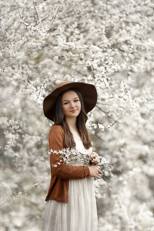 #childportrait #childrenstagedphotography White flowers фото превью