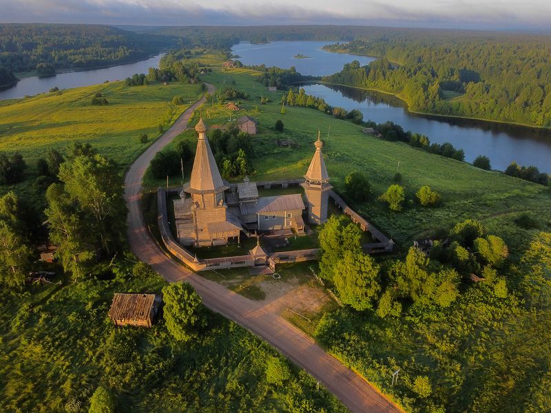 Храмовый комплекс Почозерского погоста на рассвете. фото превью