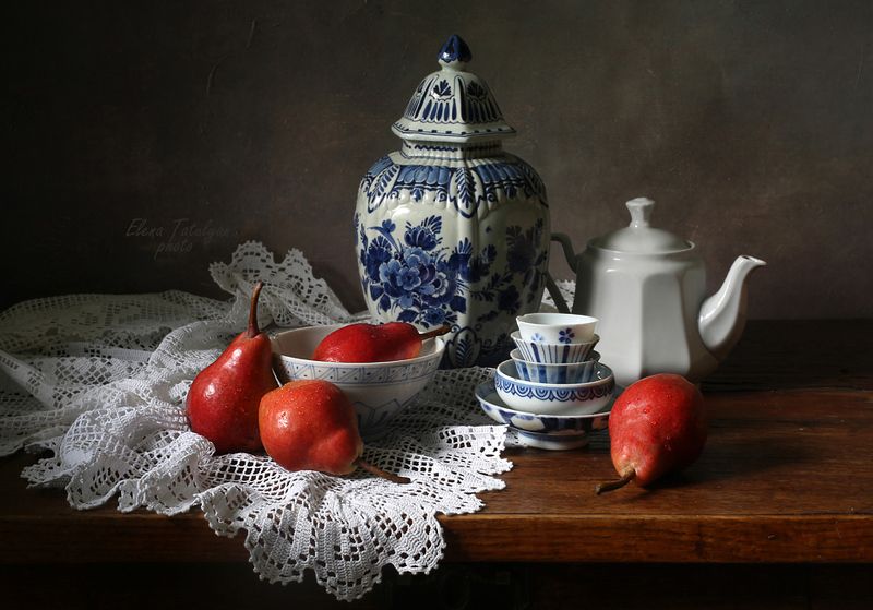 груши Натюрморт с красными грушами. фото превью