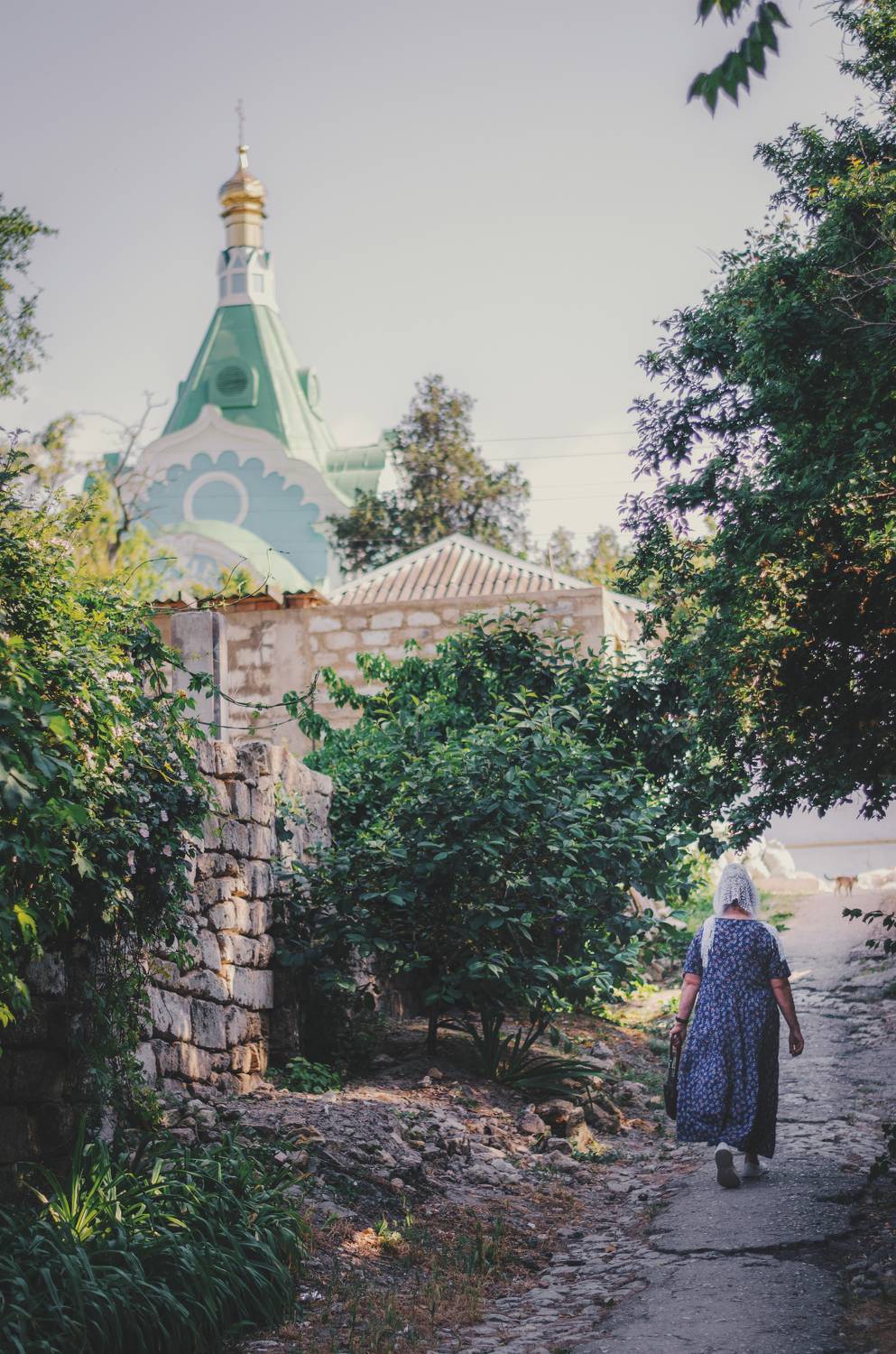 улица, уличное фото, стрит, архитектура, тропа, прохожая, храм, церковь, атмосферное, повседневность, жизнь, винтажная оптика, мануальный фокус, юпитер 37а, керчь, крым, россия, Щербак Анатолий