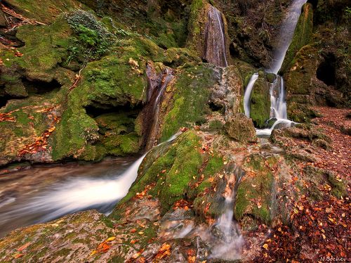 есенна река