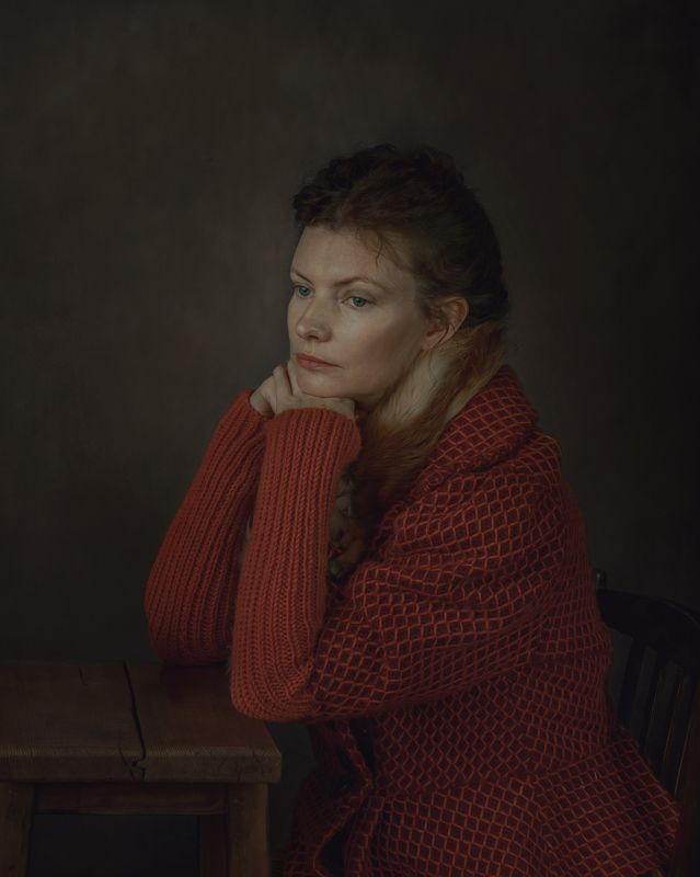 Дама в красном фото превью