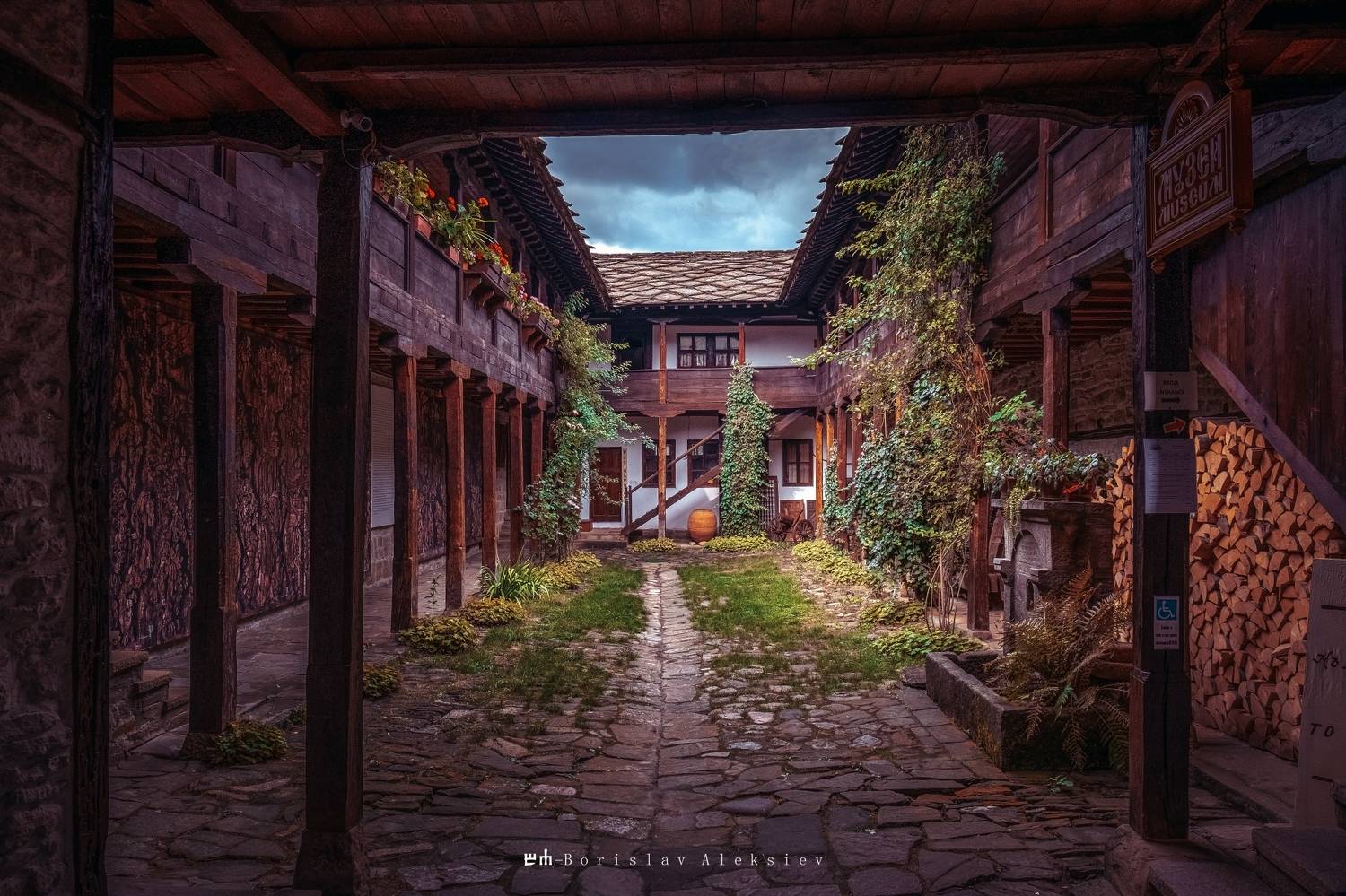 bulgaria,tryavna,travel,building,wood,stone,flowers, Алексиев Борислав