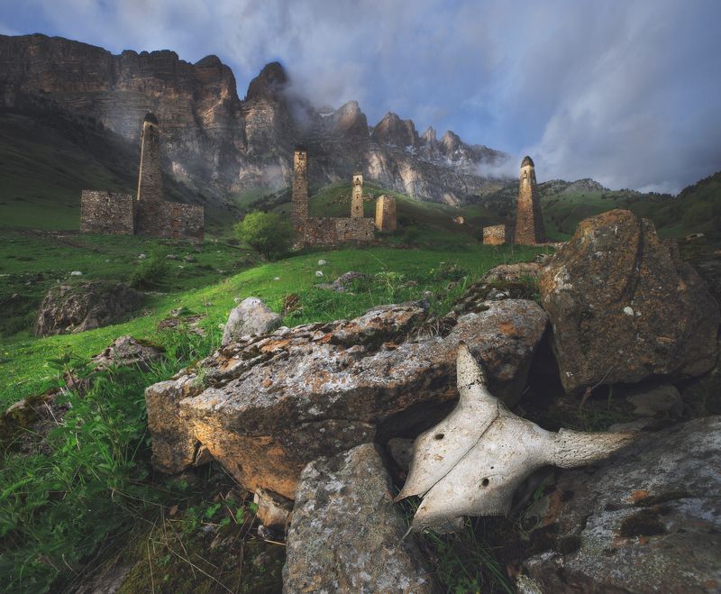 ингушетия, горная ингушетия, ингушские башни, заповедник эрзи, башенный комплекс, ний Закат в мёртвом городе фото превью