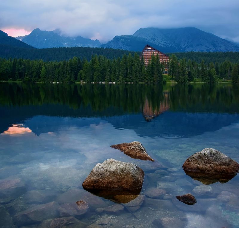 Вечер на горном озере. фото превью