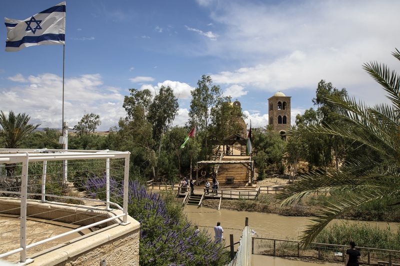 Купание в реке Иордан фото превью