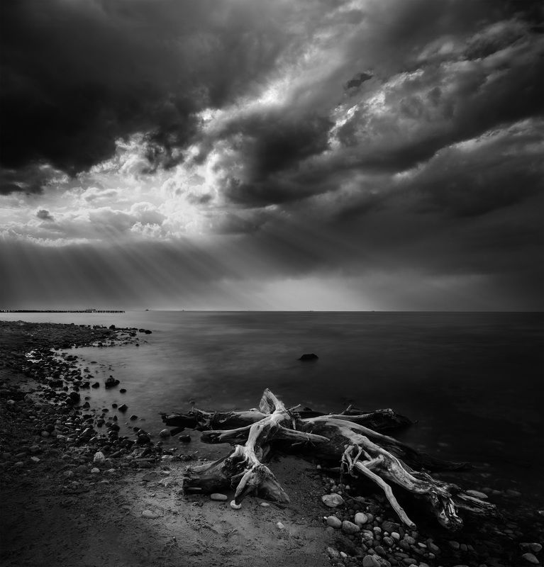 Закат в ЧБ фото превью