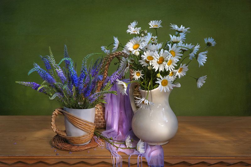 натюрморт,корзина,кувшин,кружка,ромашки,шарф С вероникой и ромашками фото превью