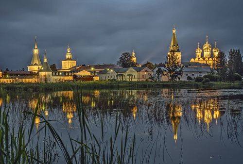 Вечерело
