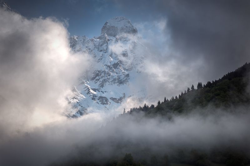 Ushba Mountain In Clouds фото превью