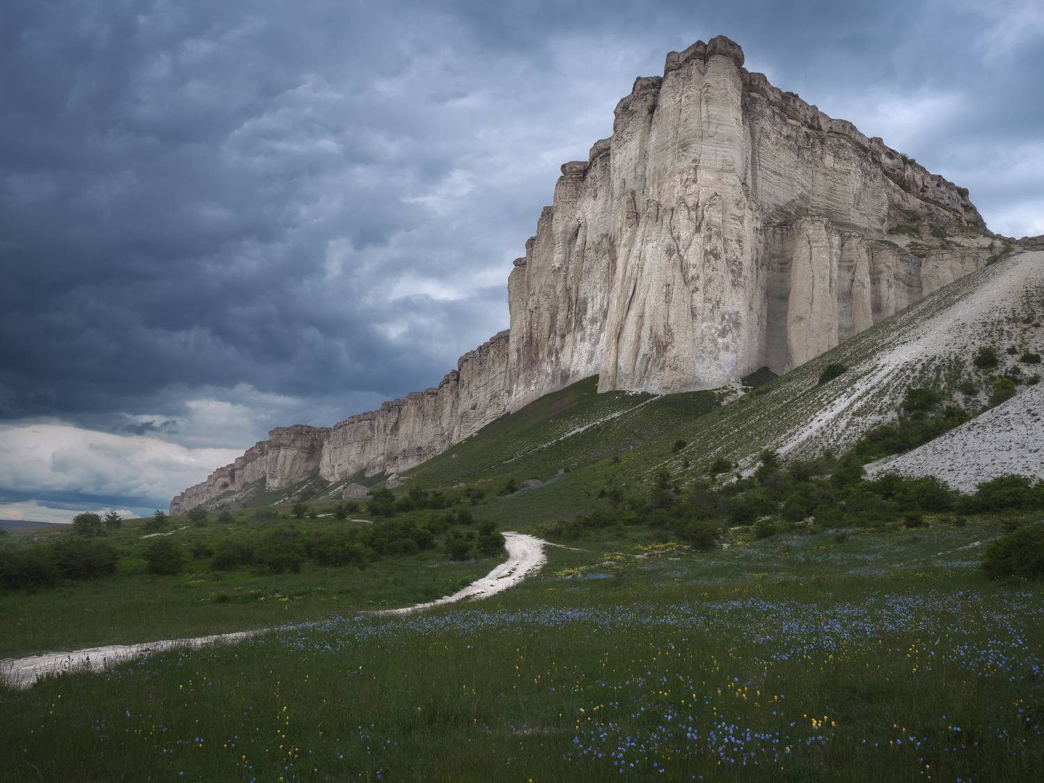 крым, пасмурно, облачность, гора, поле, цветы, flowers, rock, mountain, cloudy,  Алексей