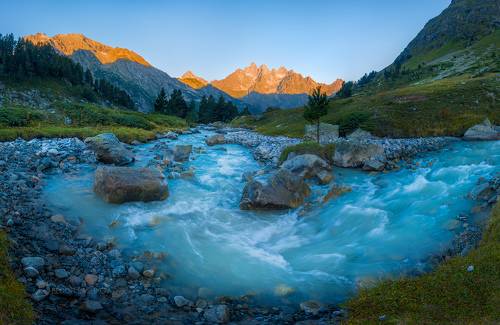 Бирюзовая река