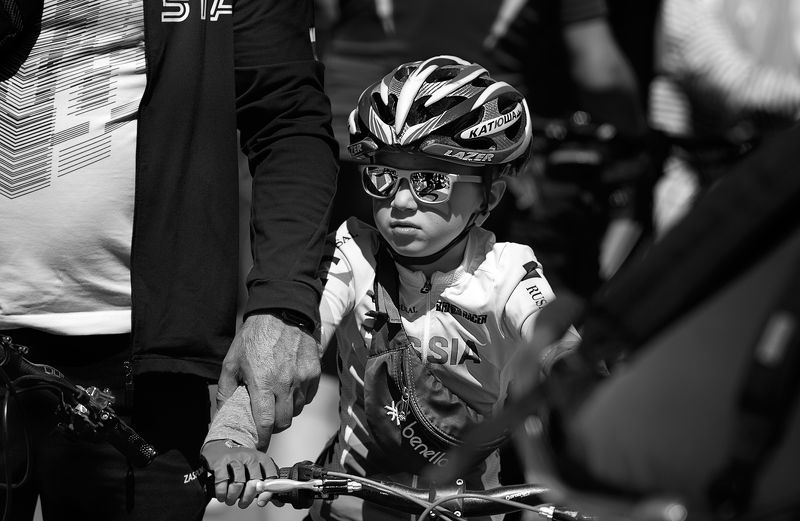 чб фото, московский весенний велофестиваль, дети и велосипеды, стрит фото, репортаж Московский весенний велофестиваль и дети фото превью