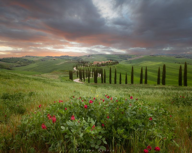 Закат в долине Валь Д\'Орча. Тоскана фото превью