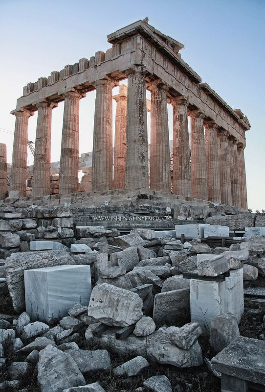 У подножия Парфенона фото превью