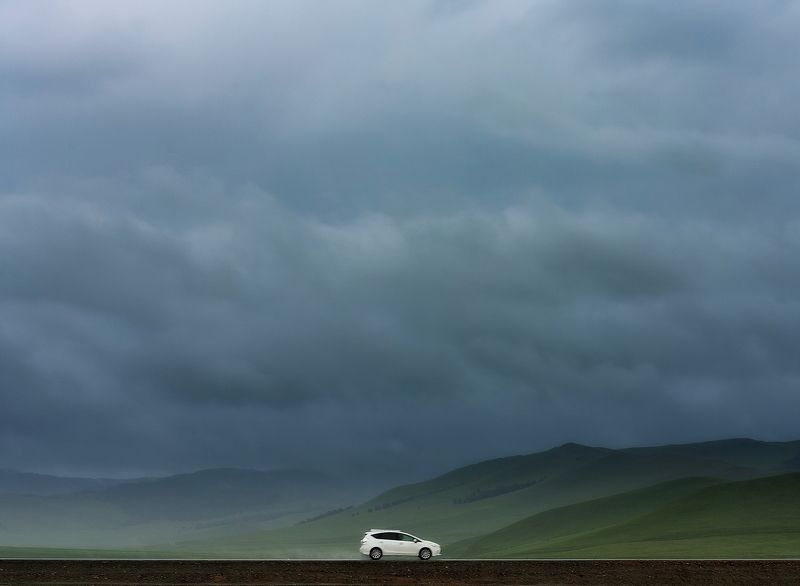 Одинокий Приус фото превью