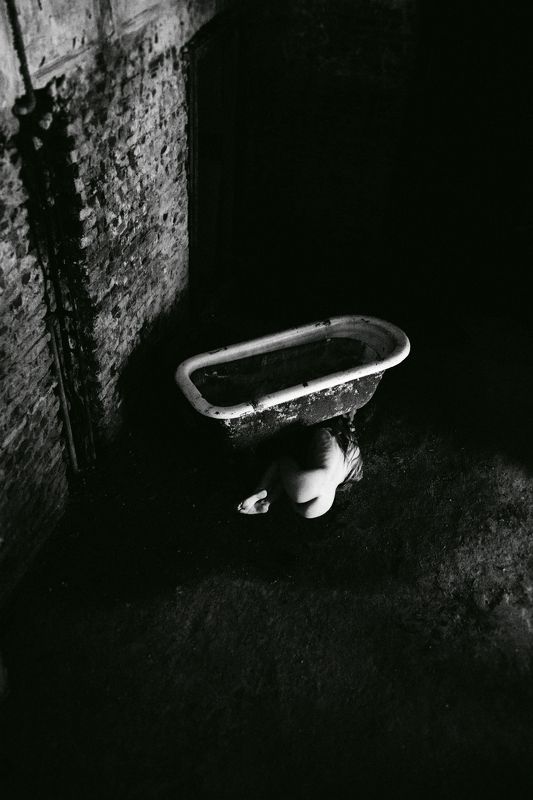 nude, naked, dark, urban, body, fineart, pretty, ass, butt, women, urbex, sad Bath... фото превью