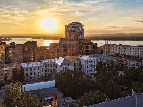 Город провожает солнце