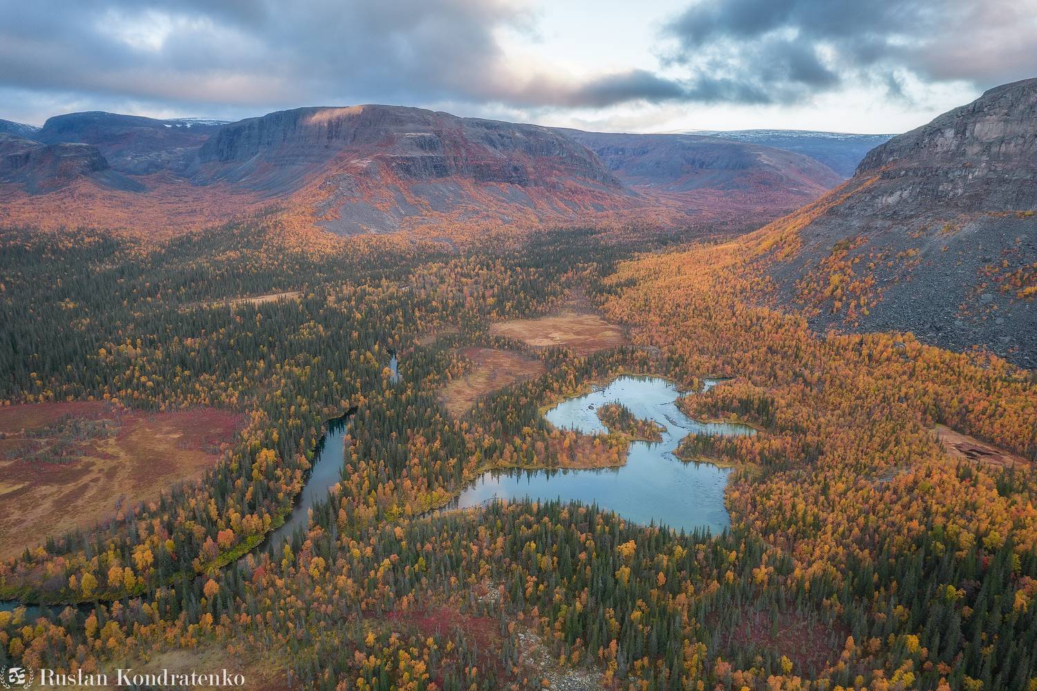 ловозерские тундры, сейдозеро, кольский полуостров, эльморайок, перевал, перевал эльморайок, горы, долина, осень, тулбнюнуай, Кондратенко Руслан