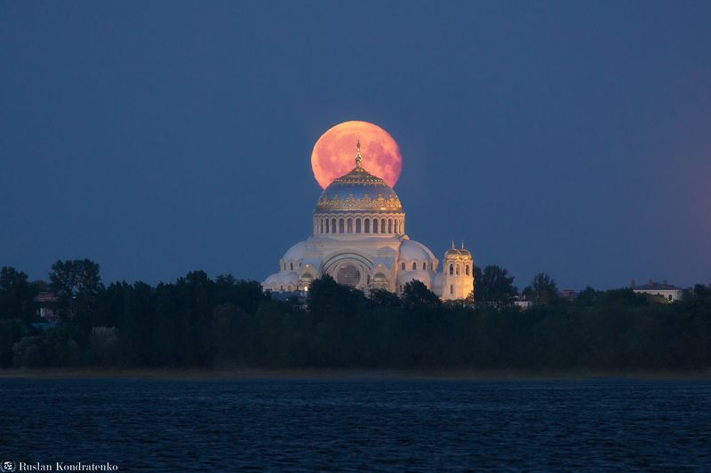 санкт-петербург, луна, полнолуние, восход луны, прострел, заход луны, морской собор Заход Луны за Морским Никольским собором фото превью