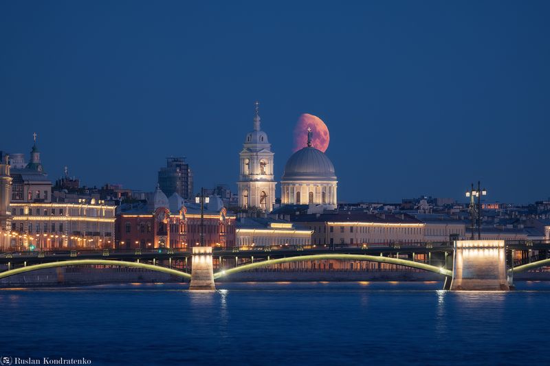 санкт-петербург, луна, восход луны, прострел, церковь, екатерининская церковь, биржевой мост Заход Луны за Церковью Святой Екатерины фото превью
