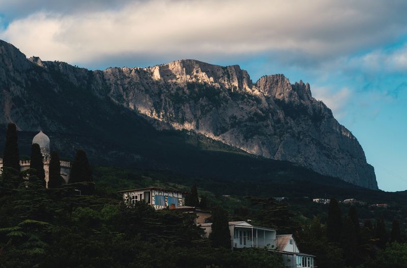 пейзаж, природа, крымская природа, крымская весна, крымские горы, ай-петри, вершина, свет, закат, атмосферное, винтажная оптика, юпитер 37а, симеиз, крым, россия Вид на Величественную Ай-Петри. фото превью