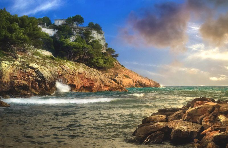 Испания, Лето, Море, Небо, Облака, Скалы, Средиземное море Берег Менорки.. фото превью