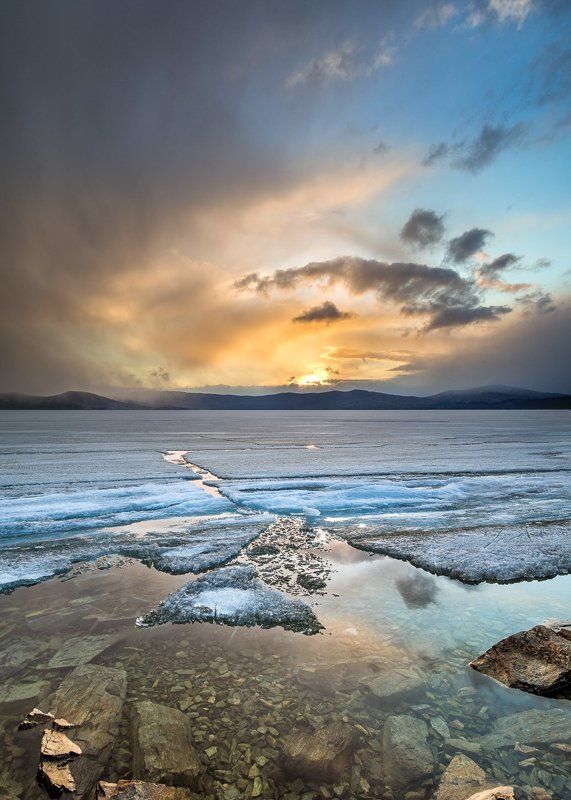южный, урал Закат на озере Тургояк фото превью
