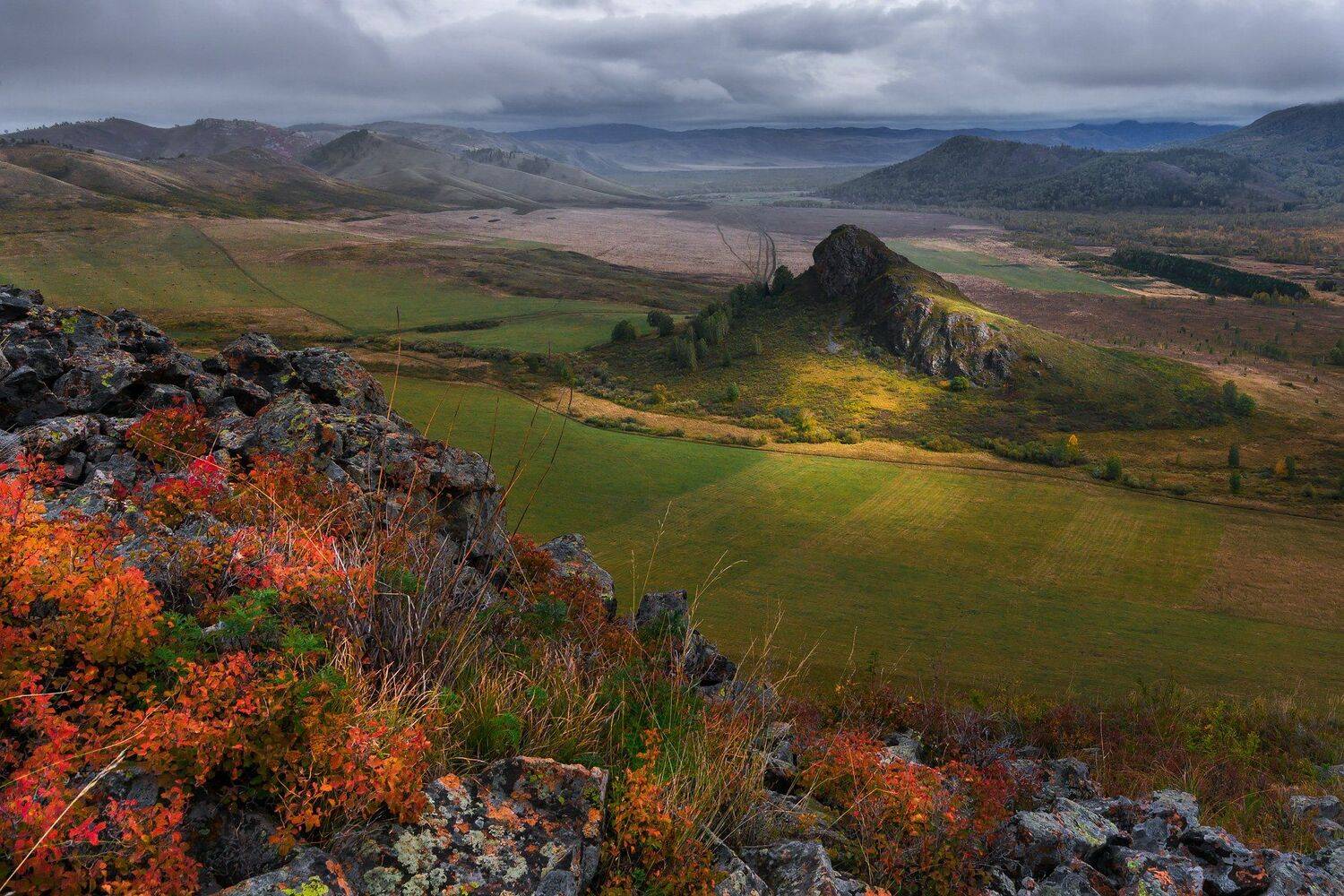 алтай, тигирек, осень, скалы, горы, тучи, краски, свет, луч, долина, пасмурно, Павел Силиненко
