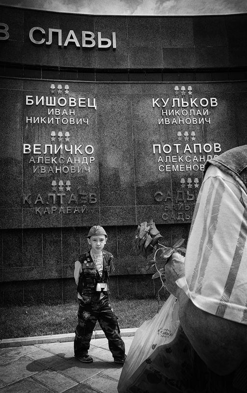 Из серии «Ветераны ВОВ». На аллее Славы. фото превью