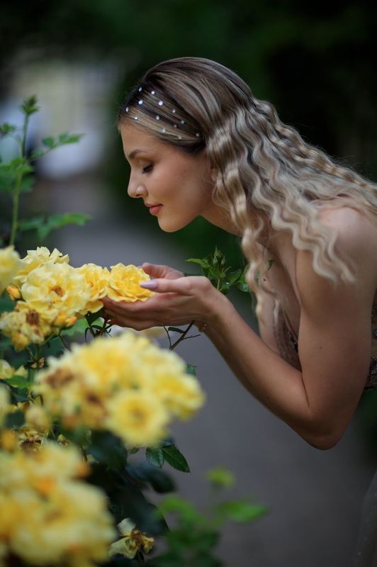 Болгарская девушка - выпускница фото превью