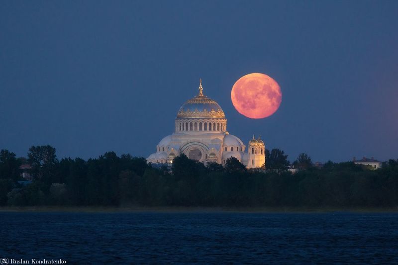 санкт-петербург, луна, полнолуние, восход луны, прострел, заход луны, морской собор Заход Луны за Морским Никольским собором фото превью